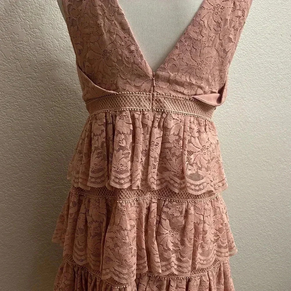 Bardot Tierred Lace Dress - Picture 5 of 8